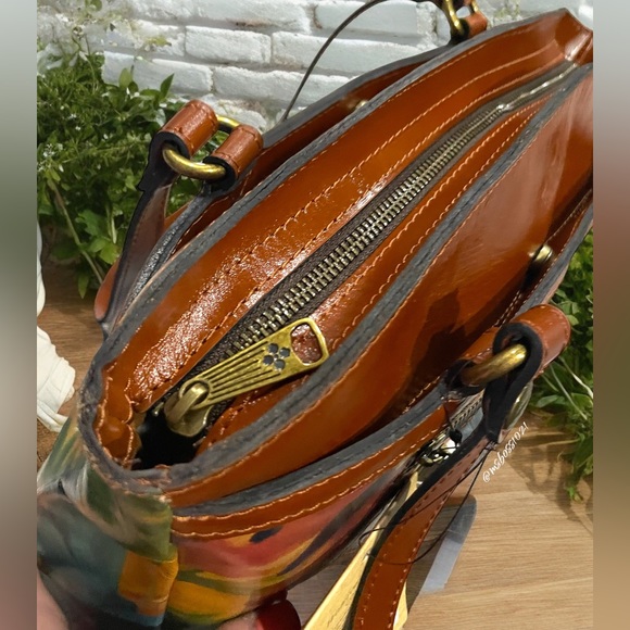 Patricia Nash Poppy Shoulder Bag in Watercolor Butterfly + Nazari in Tan NWT - Picture 7 of 9